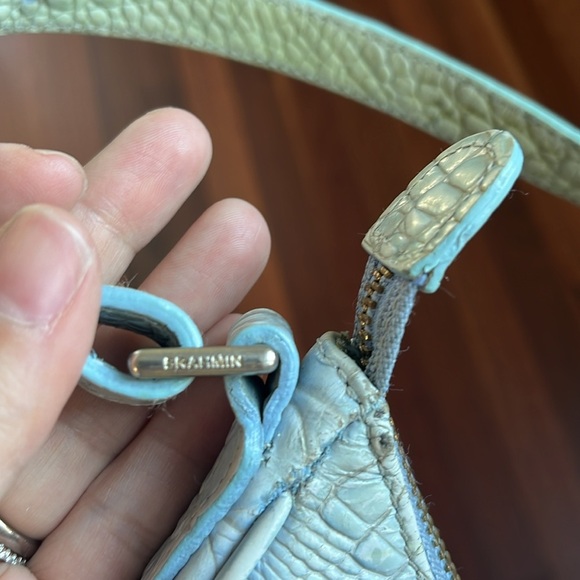 BRAHMIN light blue crocodile embossed leather shoulder bag - Picture 4 of 9